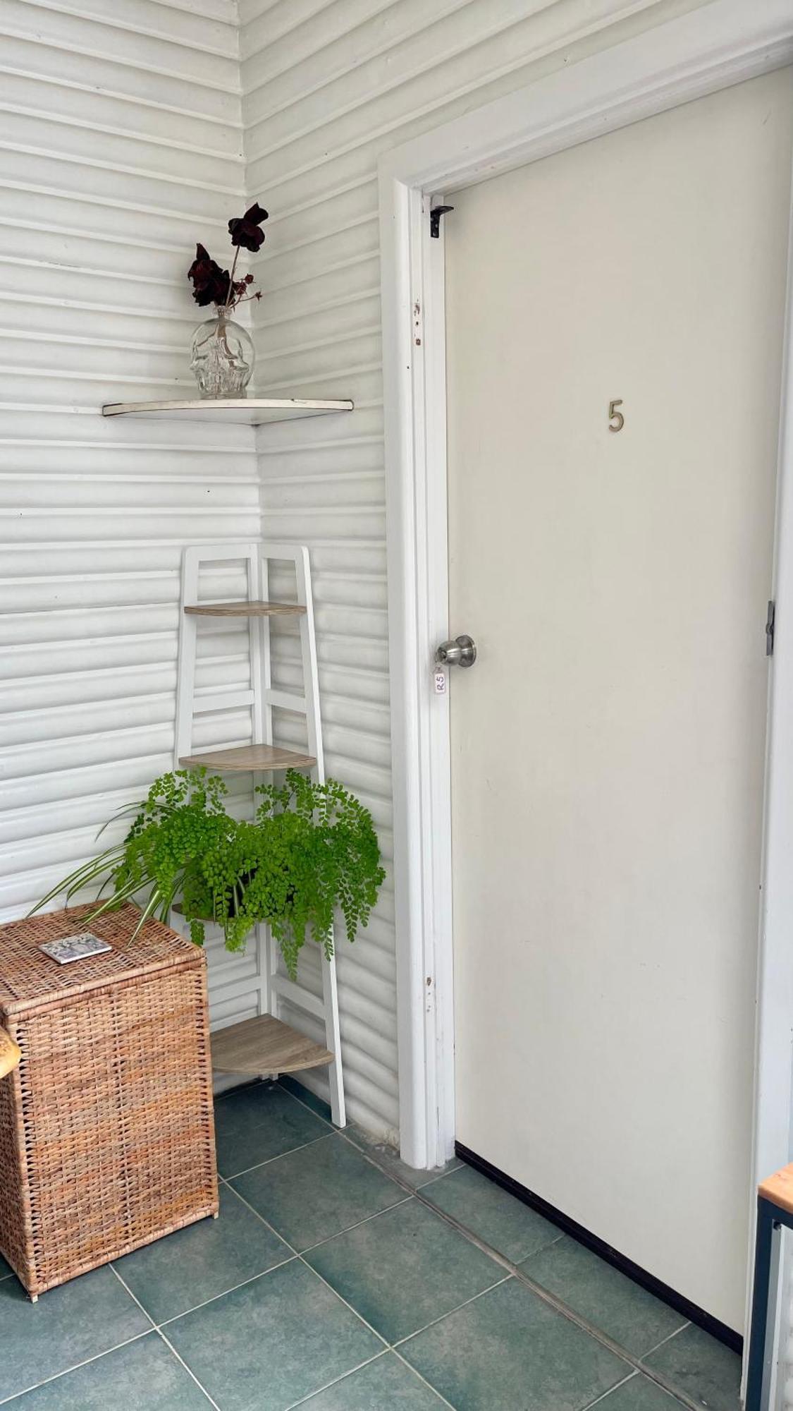 Private Bath Garden View Guest Pet Friendly Sydney